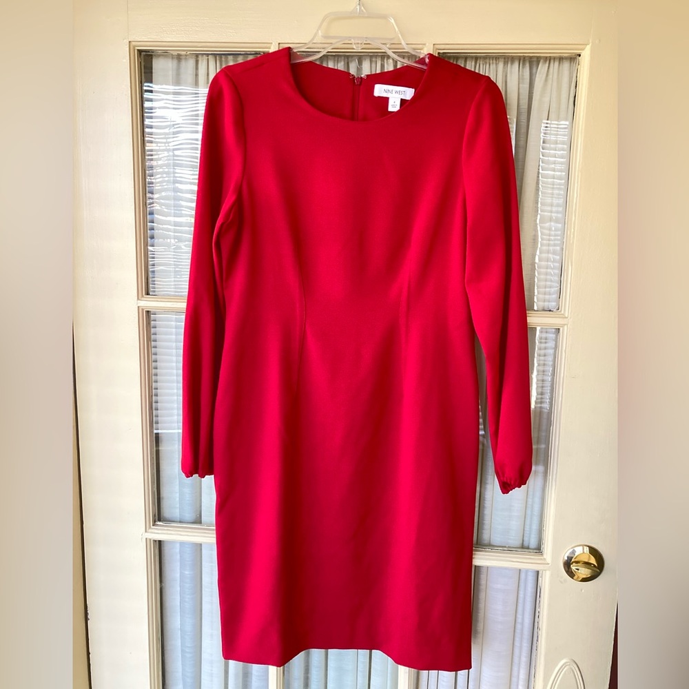 Nine West Womens Size 4 Red Dress! (4-6 depending on body type!)
Gorgeous.